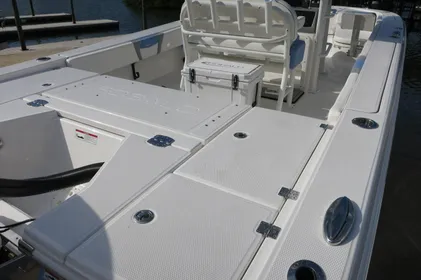 2024 Robalo R266 Skydeck