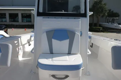 2024 Robalo R266 Skydeck