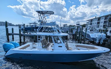 2021 Everglades 335 Center Console