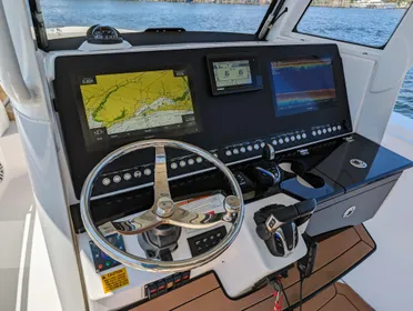 2021 Everglades 335 Center Console