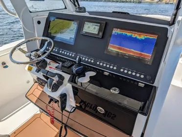 2021 Everglades 335 Center Console