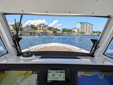 2021 Everglades 335 Center Console