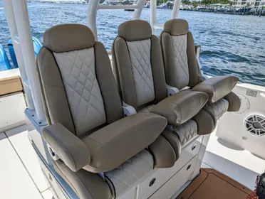 2021 Everglades 335 Center Console