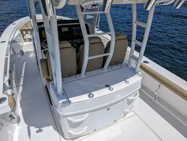 2021 Everglades 335 Center Console