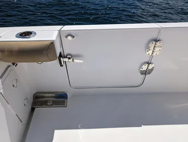 2021 Everglades 335 Center Console