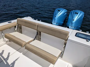 2021 Everglades 335 Center Console