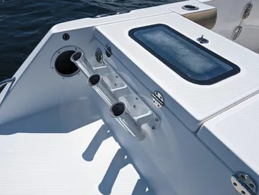 2021 Everglades 335 Center Console