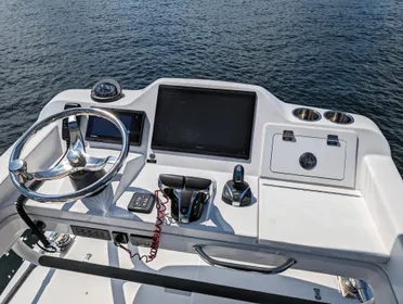 2021 Everglades 335 Center Console