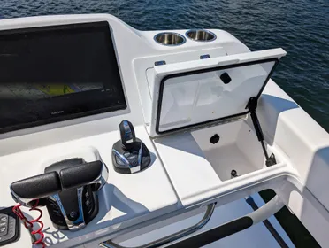 2021 Everglades 335 Center Console