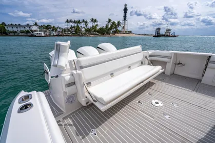 2016 Intrepid 430 Sport Yacht