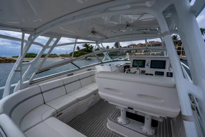 2016 Intrepid 430 Sport Yacht