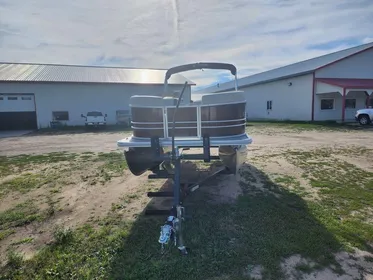 2024 Sylvan 820 CRUISE 40HP BUNK TRAILER