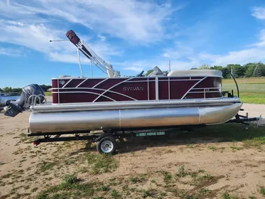 2024 Sylvan 820 CRUISE 40HP BUNK TRAILER