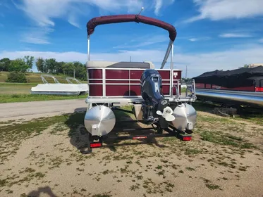 2024 Sylvan 820 CRUISE 40HP BUNK TRAILER