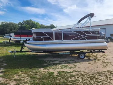 2024 Sylvan 820 CRUISE 40HP BUNK TRAILER