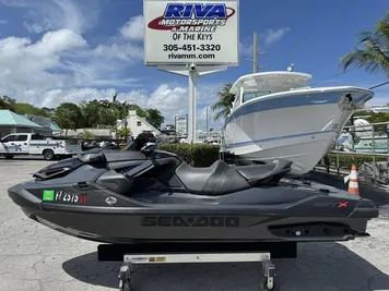 2022 Sea-Doo Waverunner RXT