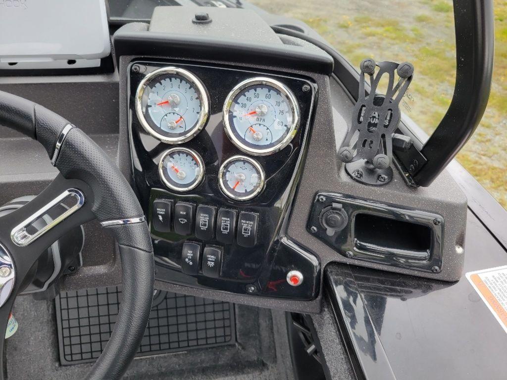 2024 Tracker Targa V19 Combo