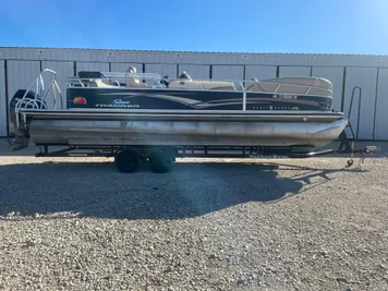 2011 Tracker SUNTRACKER XP3 25'