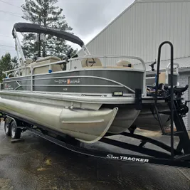 2019 Sun Tracker Fishin' Barge 22 DLX