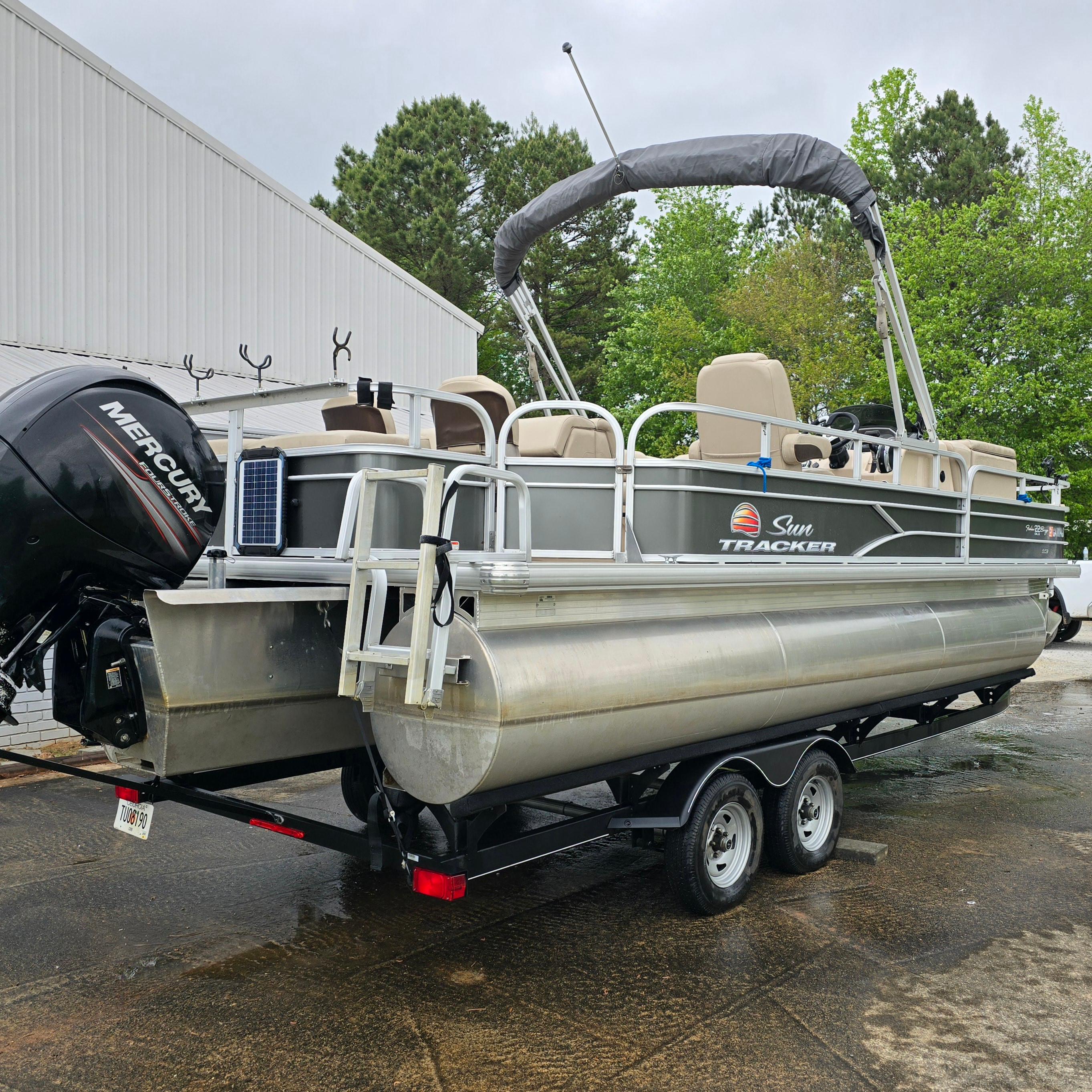 2019 Sun Tracker Fishin' Barge 22 DLX