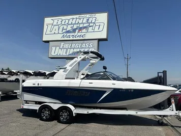 2017 Malibu 22 VLX