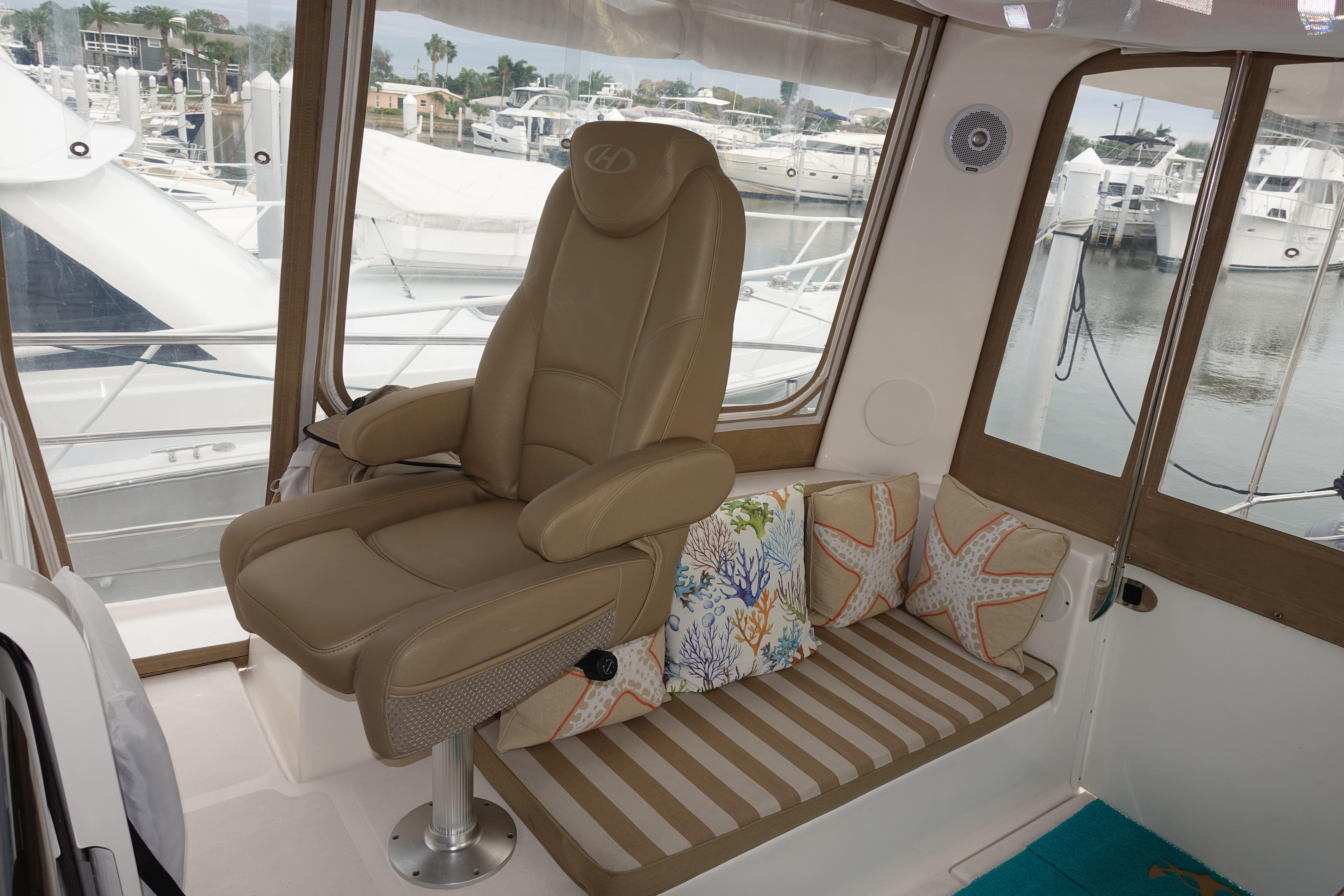 2019 Endeavour Catamaran 440 HYBRID