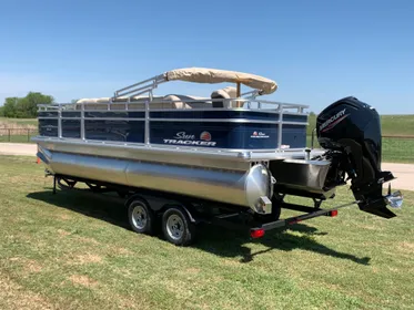 2024 Sun Tracker Fishin' Barge 20 DLX