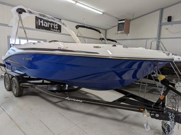 2022 Hurricane SunDeck Sport 205 IO