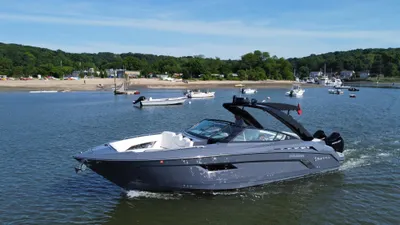 2021 Cruisers Yachts 338 Outboard