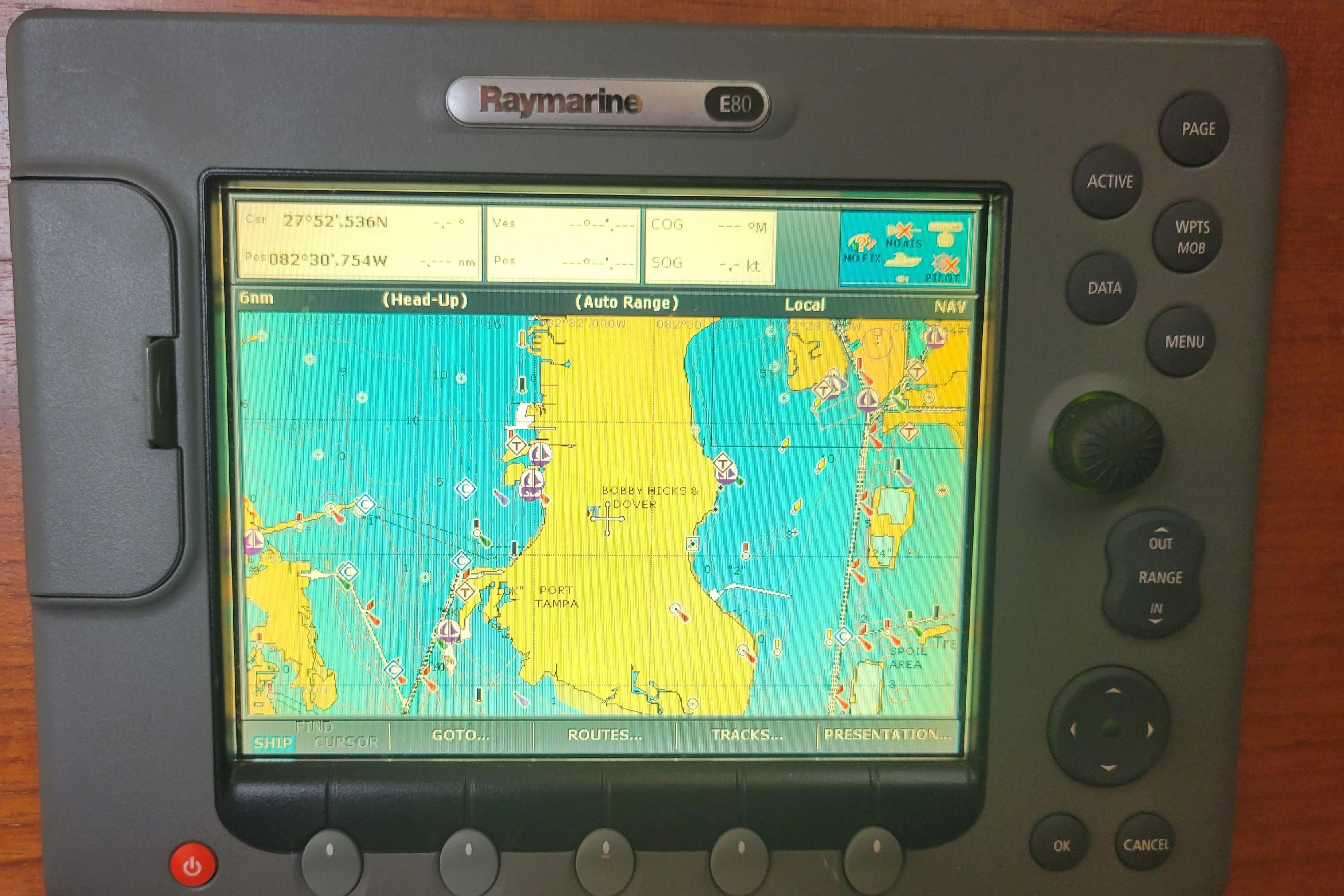 Raymarine E-80 GPS Chartplotter