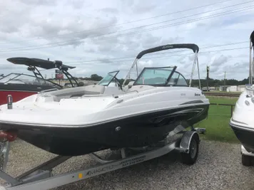 2023 Hurricane SunDeck 187 OB