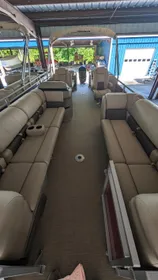 2024 Sun Tracker Party Barge 24 DLX