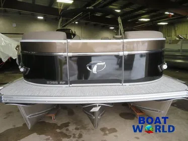 2023 Tahoe Cascade 2385 Rear Fish Tritoon & 150HP 4-Stroke EF