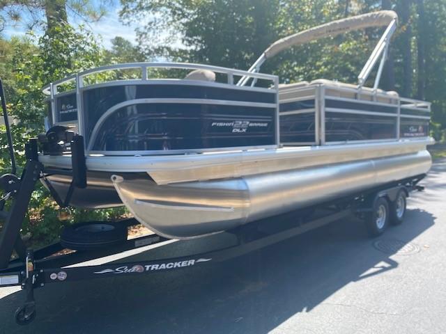 2024 Sun Tracker Fishin' Barge® 22 DLX