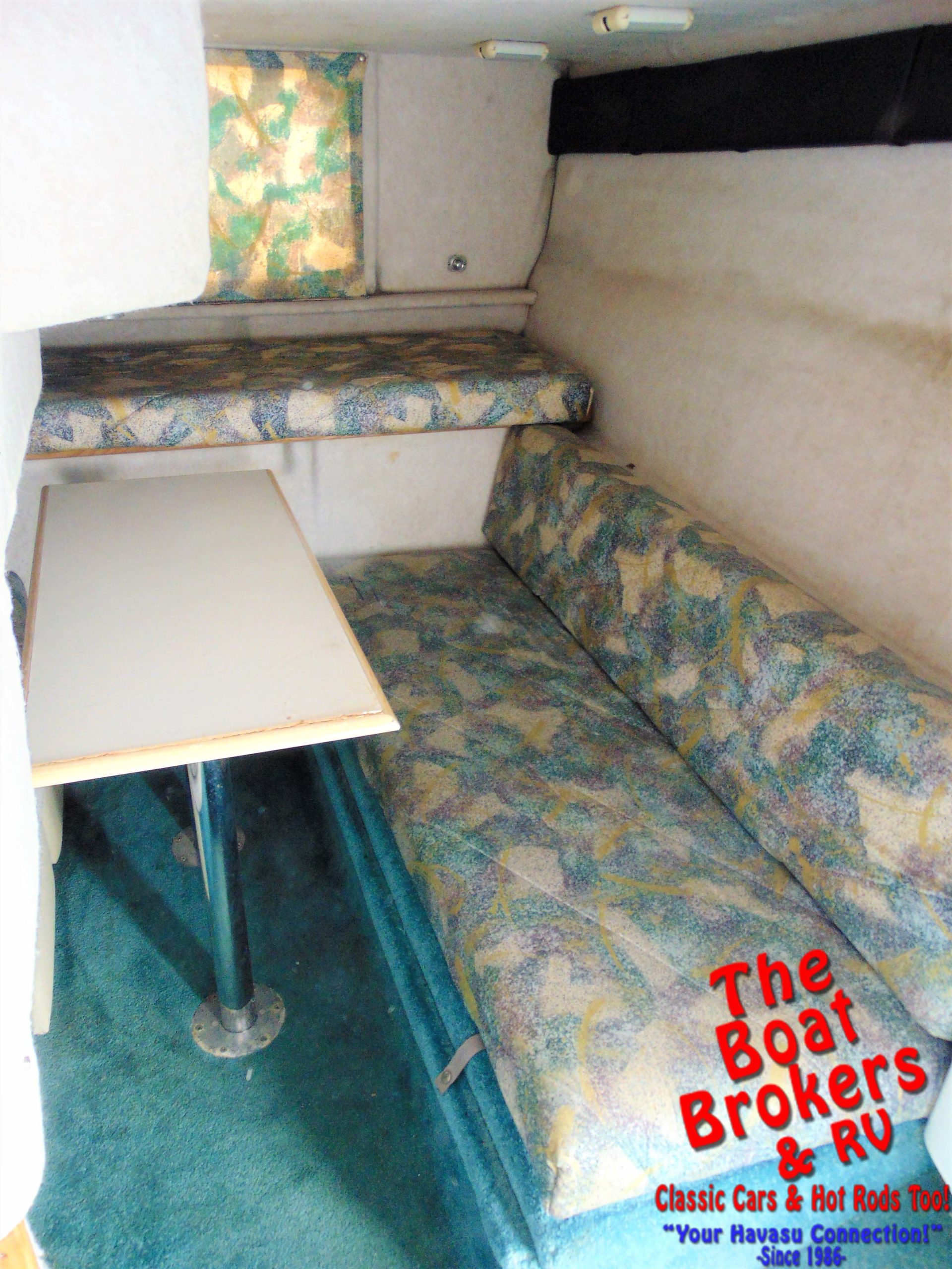 1991 Bayliner Avanti 30' Cuddy Cabin