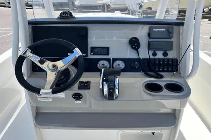 2017 Boston Whaler 270 Dauntless