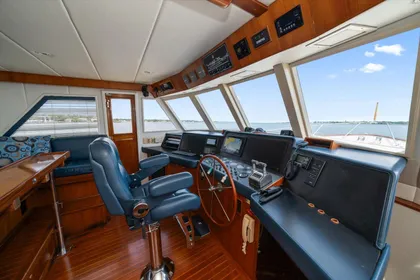 2000 Grand Alaskan 64 Raised Pilot House