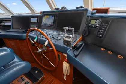 2000 Grand Alaskan 64 Raised Pilot House