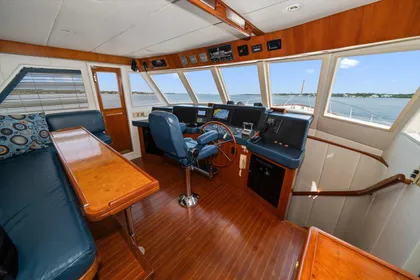 2000 Grand Alaskan 64 Raised Pilot House