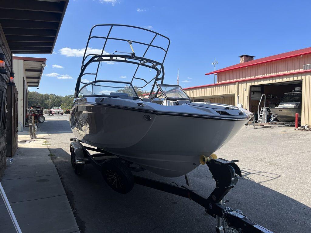 New 2024 Yamaha Boats 255XE, 35603 Decatur Boat Trader