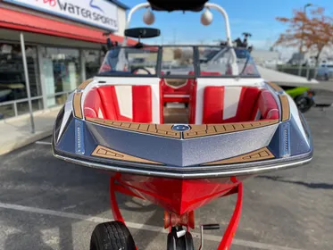 2018 Nautique G23