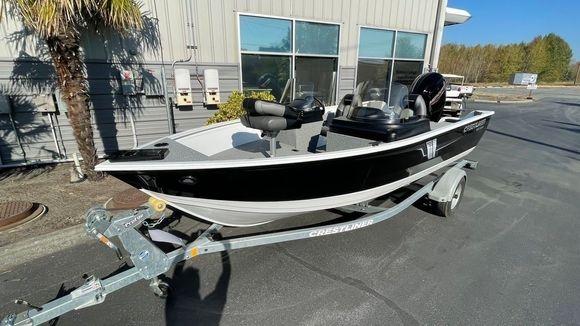 Crestliner 1600 Vision Tiller  16 Foot Entry Level Tiller Boats