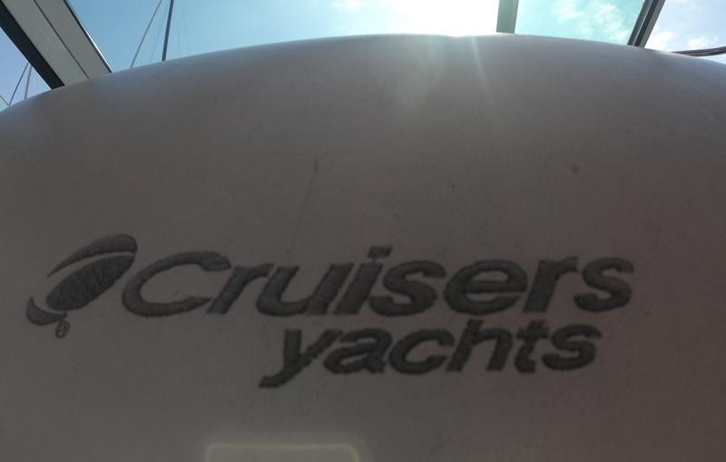 2006 Cruisers Yachts 340 Express