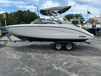 2023 Yamaha Boat 252SD "Galvanized Trailer"