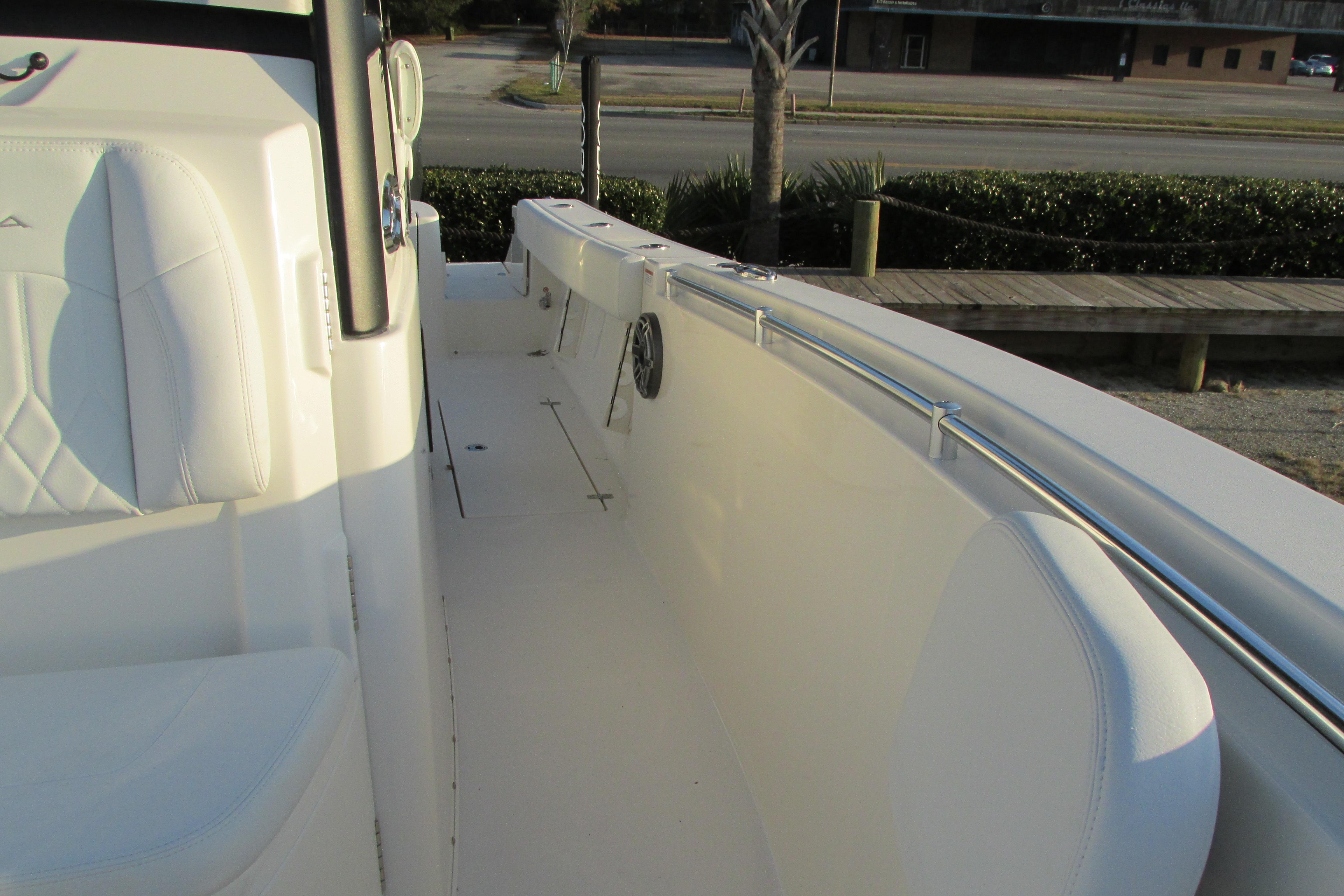 2023 Cobia 280 Center Console