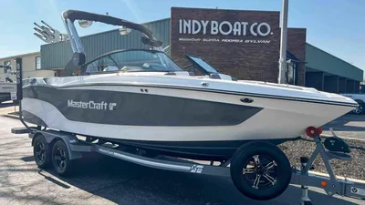 2023 MasterCraft XT23