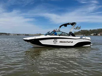 2023 MasterCraft XT22