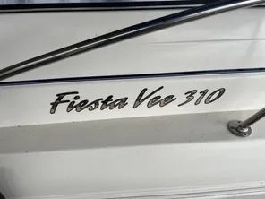 2000 Rinker 310 Fiesta Vee