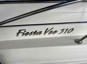 2000 Rinker 310 Fiesta Vee