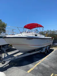 1998 Boston Whaler Conquest 21